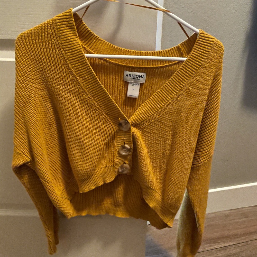 Crop top mustard cardigan